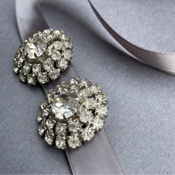 Vintage Signed WEISS Clip On Earrings Clear Rhinestones - Picture 9 of 13